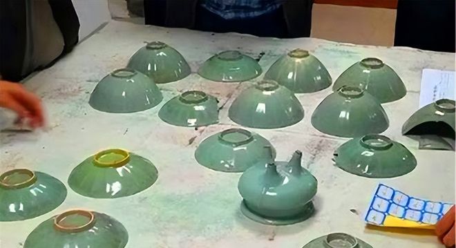 Phát hiện vật lạ khổng lồ dài 1m, đội thi công phải dừng khẩn cấp, cảnh sát phong tỏa hiện trường: Kho báu hơn 1.000 tỷ đồng lộ diện- Ảnh 5. Phát hiện vật lạ khổng lồ dài 1m, đội thi công phải dừng khẩn cấp, cảnh sát phong tỏa hiện trường: Kho báu hơn 1.000 tỷ đồng lộ diện- Ảnh 5.