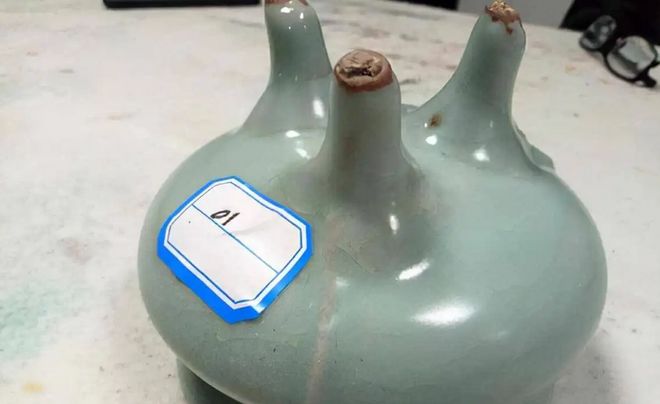 Phát hiện vật lạ khổng lồ dài 1m, đội thi công phải dừng khẩn cấp, cảnh sát phong tỏa hiện trường: Kho báu hơn 1.000 tỷ đồng lộ diện- Ảnh 3. Phát hiện vật lạ khổng lồ dài 1m, đội thi công phải dừng khẩn cấp, cảnh sát phong tỏa hiện trường: Kho báu hơn 1.000 tỷ đồng lộ diện- Ảnh 3.