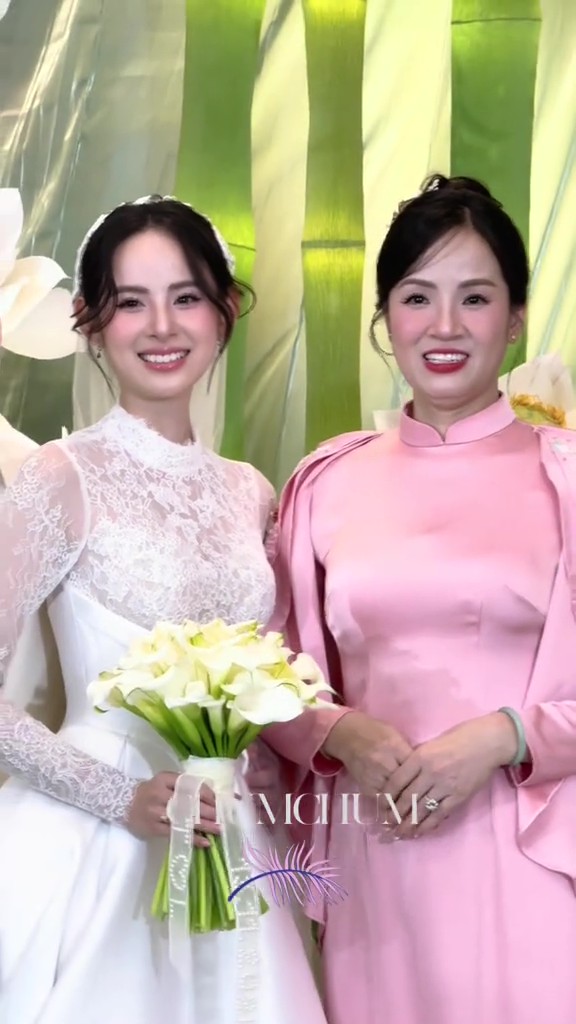 Hương Liên cưới con trai cựu chủ tịch hôm nay: Mẹ chồng và mẹ ruột được khen nức nở- Ảnh 2. Hương Liên cưới con trai cựu chủ tịch hôm nay: Mẹ chồng và mẹ ruột được khen nức nở- Ảnh 2.