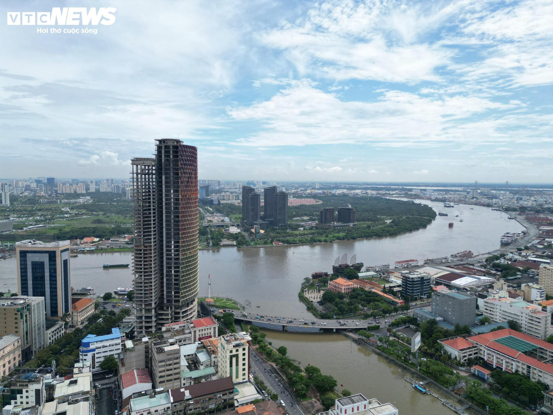 Cận cảnh cao ốc vị trí 'kim cương' được bà Trương Mỹ Lan xin tiếp tục đầu tư- Ảnh 3.