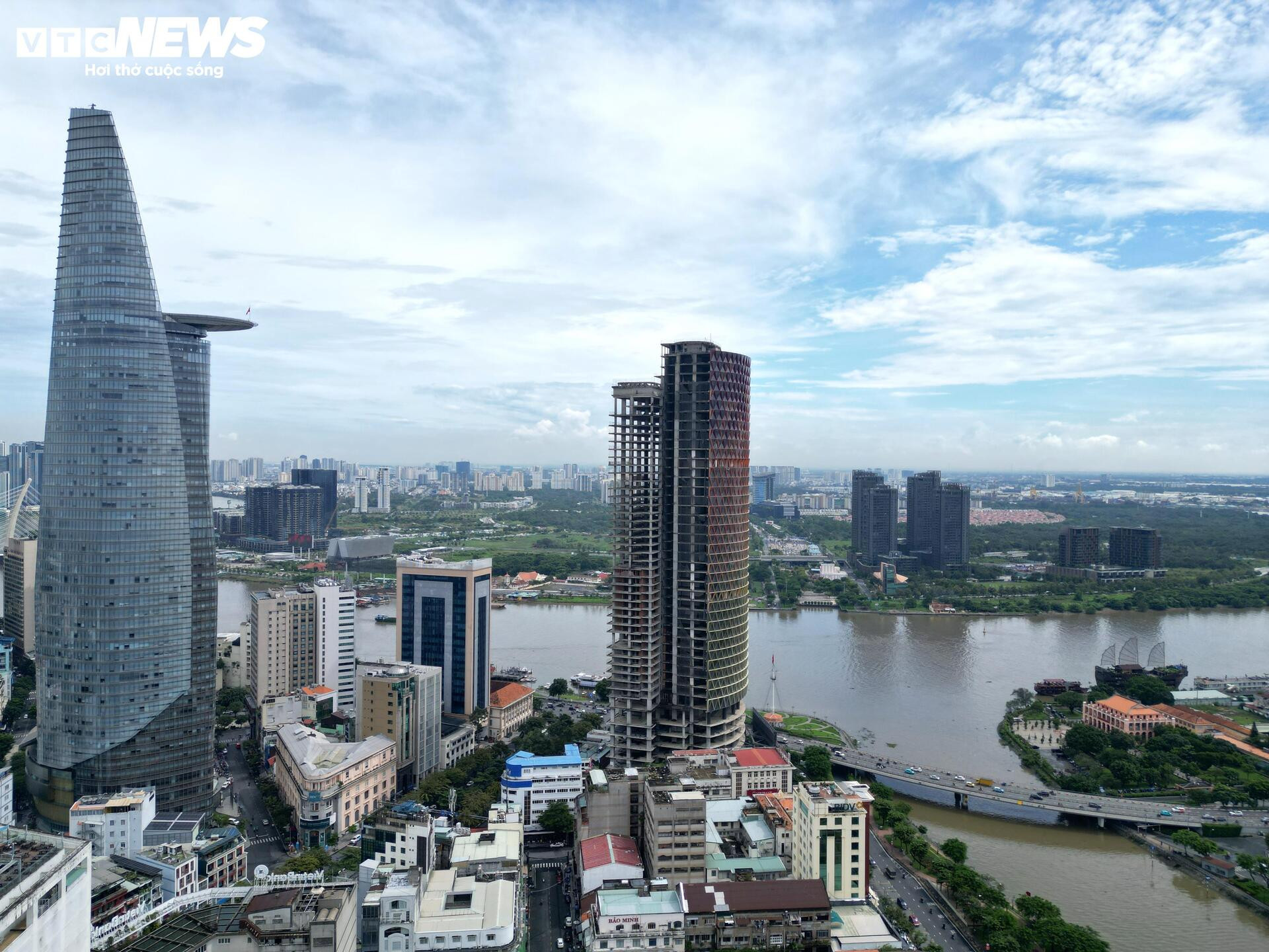 Cận cảnh cao ốc vị trí 'kim cương' được bà Trương Mỹ Lan xin tiếp tục đầu tư- Ảnh 2.