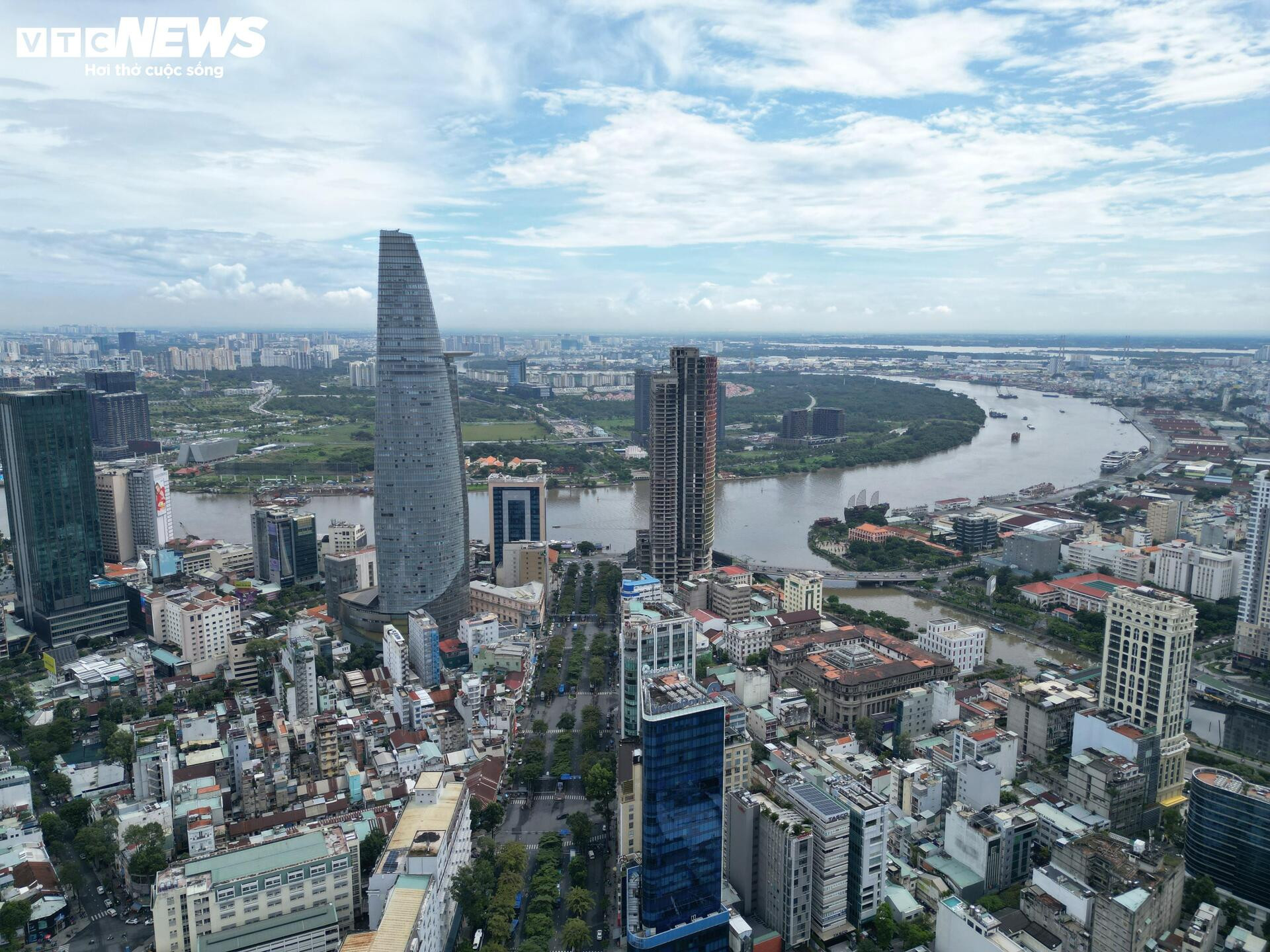 Cận cảnh cao ốc vị trí 'kim cương' được bà Trương Mỹ Lan xin tiếp tục đầu tư- Ảnh 1.