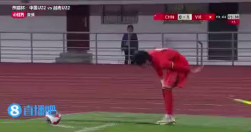 Thua Việt Nam, cầu thủ Trung Quốc nhận “bão chỉ trích” khi giật phăng cả cột cờ phạt góc- Ảnh 1.