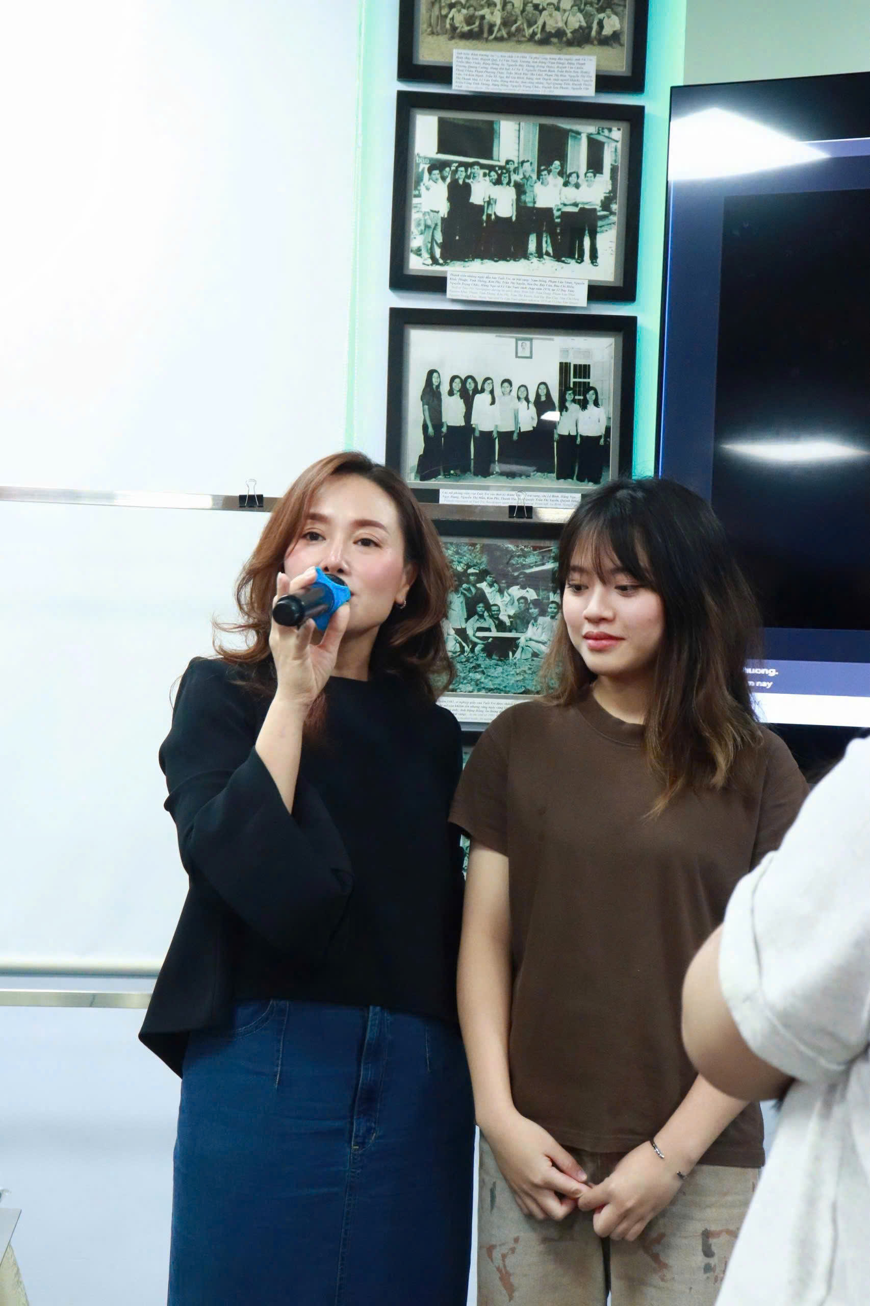 Ca sĩ Thu Phượng giao lưu 4 tiếng với sinh viên đại học: "Ước gì thời gian có thể dài hơn nữa"- Ảnh 3.