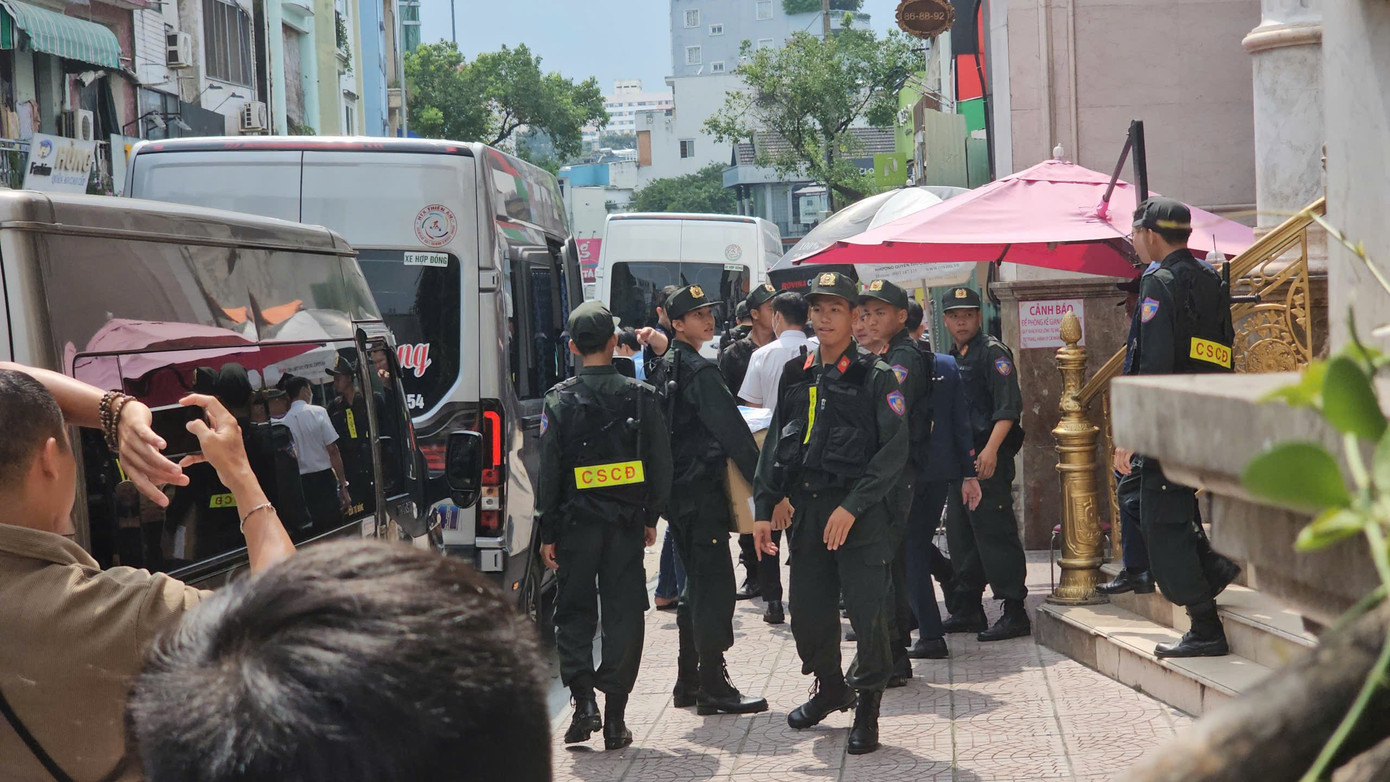 C&ocirc;ng an thu giữ nhiều t&agrave;i liệu từ kh&aacute;m x&eacute;t Thẩm mỹ viện Mailisa TPHCM- Ảnh 5.