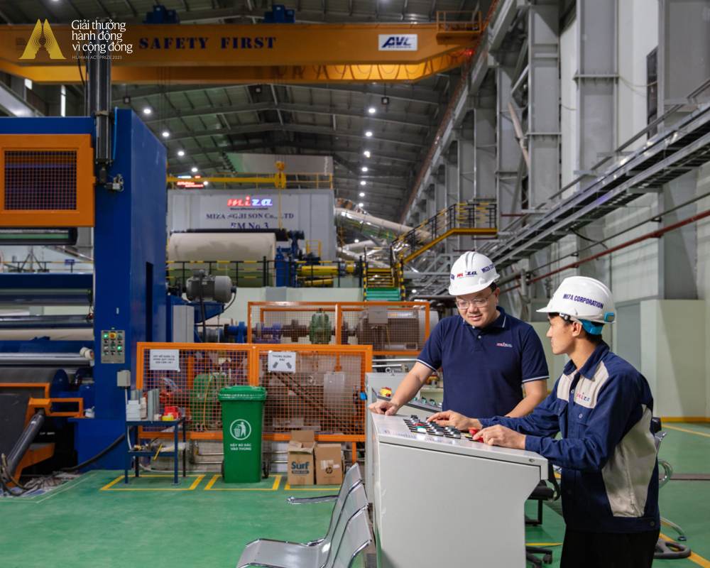 NSND Xuân Bắc ngồi "ghế nóng" tại Giải thưởng Hành động vì cộng đồng - Human Act Prize 2025- Ảnh 3.