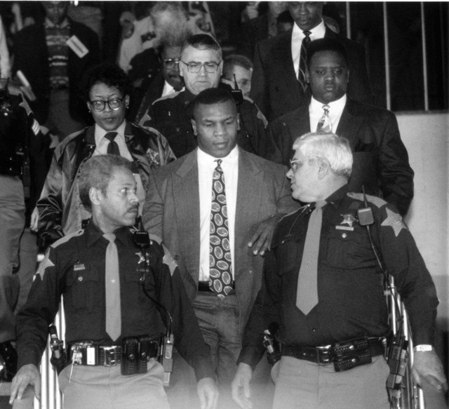 Scandal của ông vua quyền Anh gây rúng động thế giới- Ảnh 2. Scandal của ông vua quyền Anh gây rúng động thế giới- Ảnh 2.