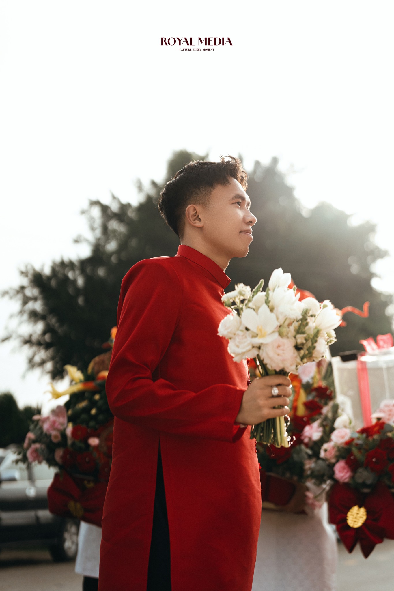 Cưới tiền vệ đội tuyển Việt Nam, cô dâu vàng đeo trĩu cổ đúng chuẩn 