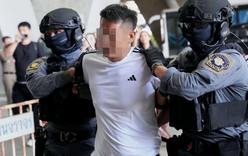 NÓNG: Dẫn độ em chồng Triệu Vy cầm đầu đường dây buôn người sang Myanmar về nước- Ảnh 1. NÓNG: Dẫn độ em chồng Triệu Vy cầm đầu đường dây buôn người sang Myanmar về nước- Ảnh 1.