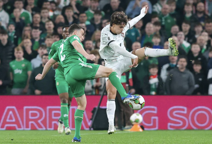 Ronaldo nhận thẻ đỏ sốc, Bồ Đào Nha thua tan tác ở Ireland - Ảnh 5.