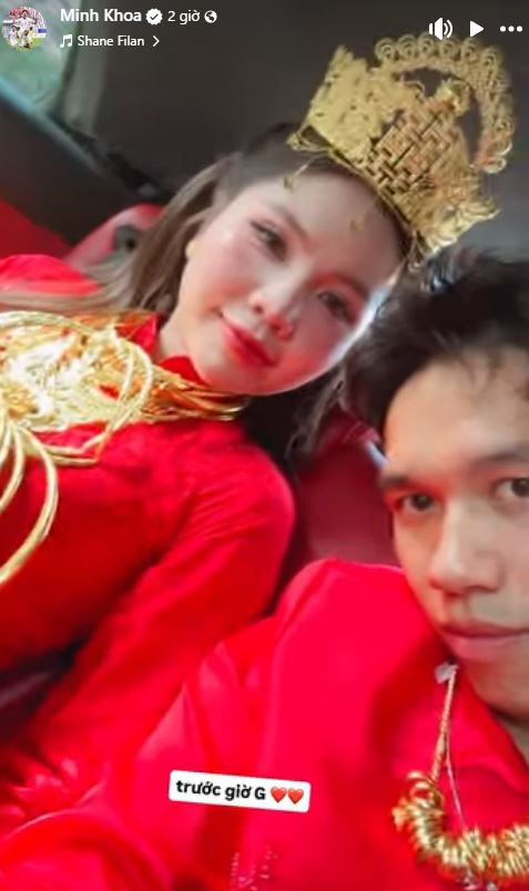 Cưới tiền vệ đội tuyển Việt Nam, cô dâu vàng đeo trĩu cổ đúng chuẩn 