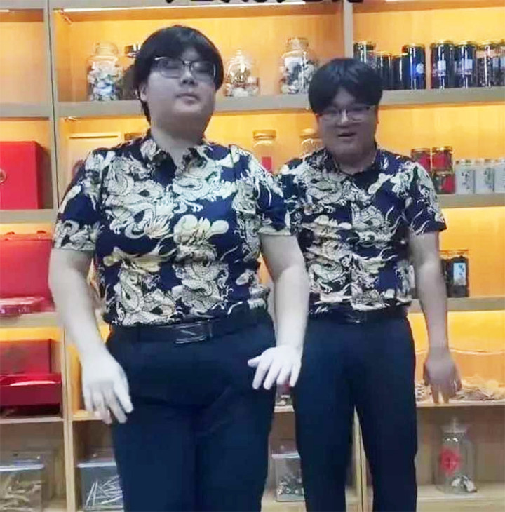 Cặp Vợ Chồng Giống Hệt Nhau Đến Nỗi Nhiều Người 'Xui' Nên Đi Xét Nghiệm Adn- Ảnh 1.