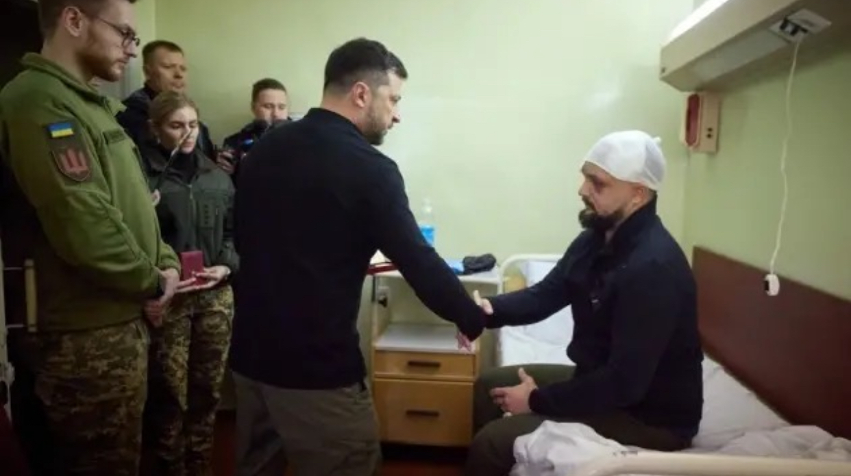 Nga tăng sức ép, tổng thống Ukraine đến tiền tuyến- Ảnh 1.