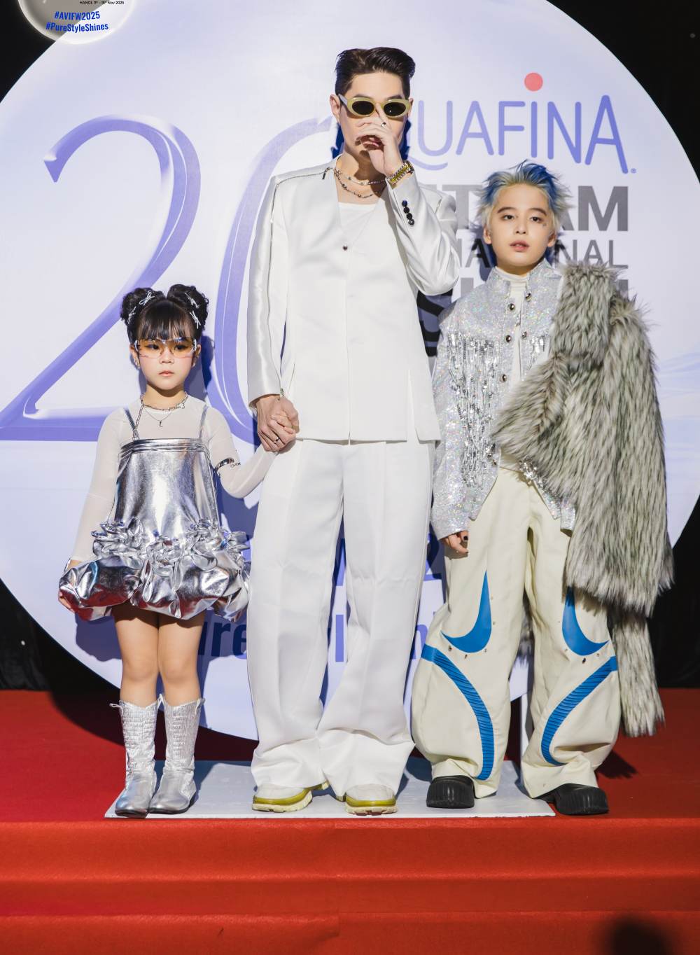 Mẫu nhí Jennie Bảo Châu gây chú ý khi chơi piano và vũ đạo tại Tuần lễ Thời trang Quốc tế Việt Nam 2025- Ảnh 7.