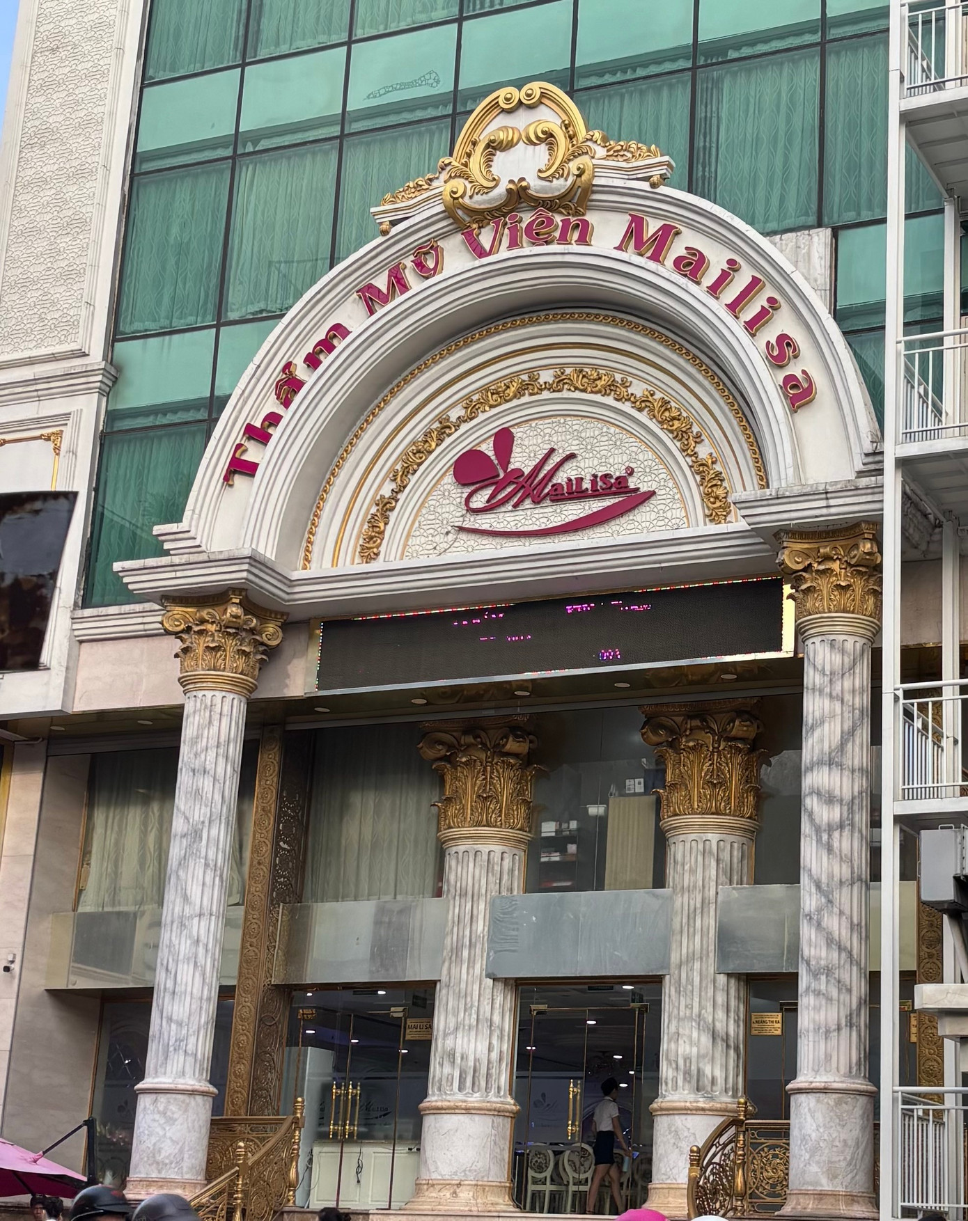 Điều bất thường xảy ra tại thẩm mỹ viện Mailisa trước khi bị công an khám xét- Ảnh 7.