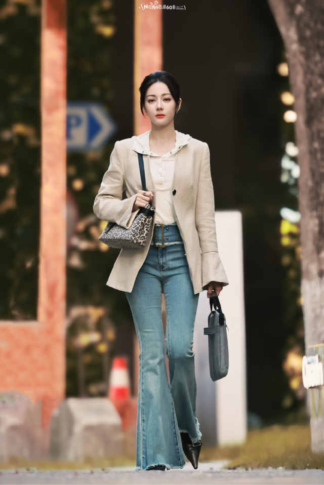 Địch Lệ Nhiệt Ba đâm sau lưng Triệu Lệ Dĩnh?- Ảnh 2. Địch Lệ Nhiệt Ba đâm sau lưng Triệu Lệ Dĩnh?- Ảnh 2.