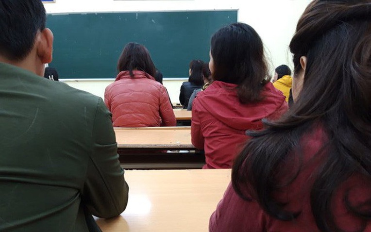 Tôi đi họp phụ huynh cho con, nghe cô giáo kể 1 chuyện mà cả phòng đều nhìn tôi bằng ánh mắt khác- Ảnh 1.