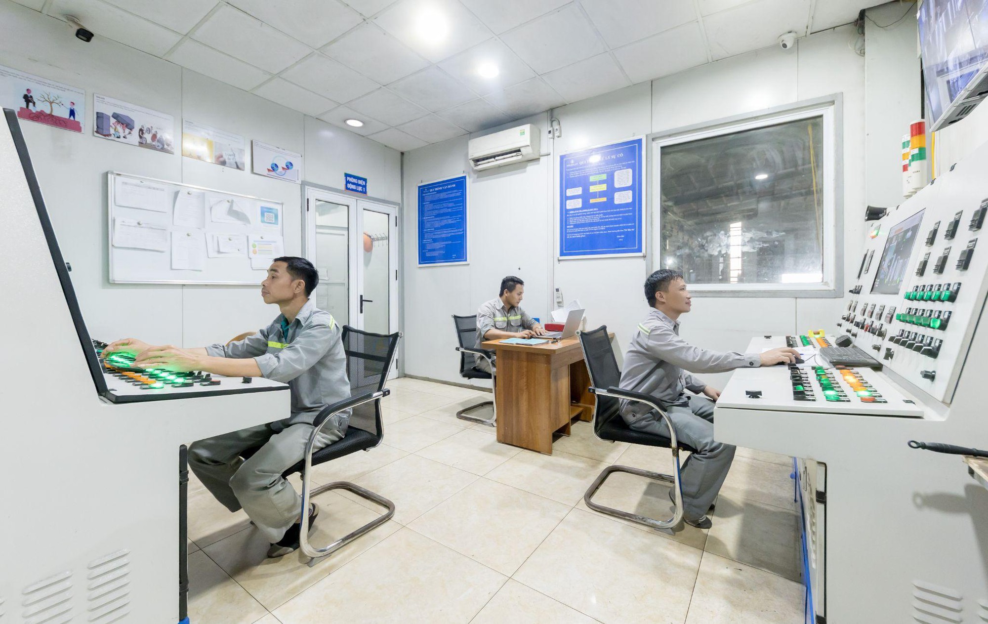 Tưởng đống giấy lộn, ai ngờ lại là 