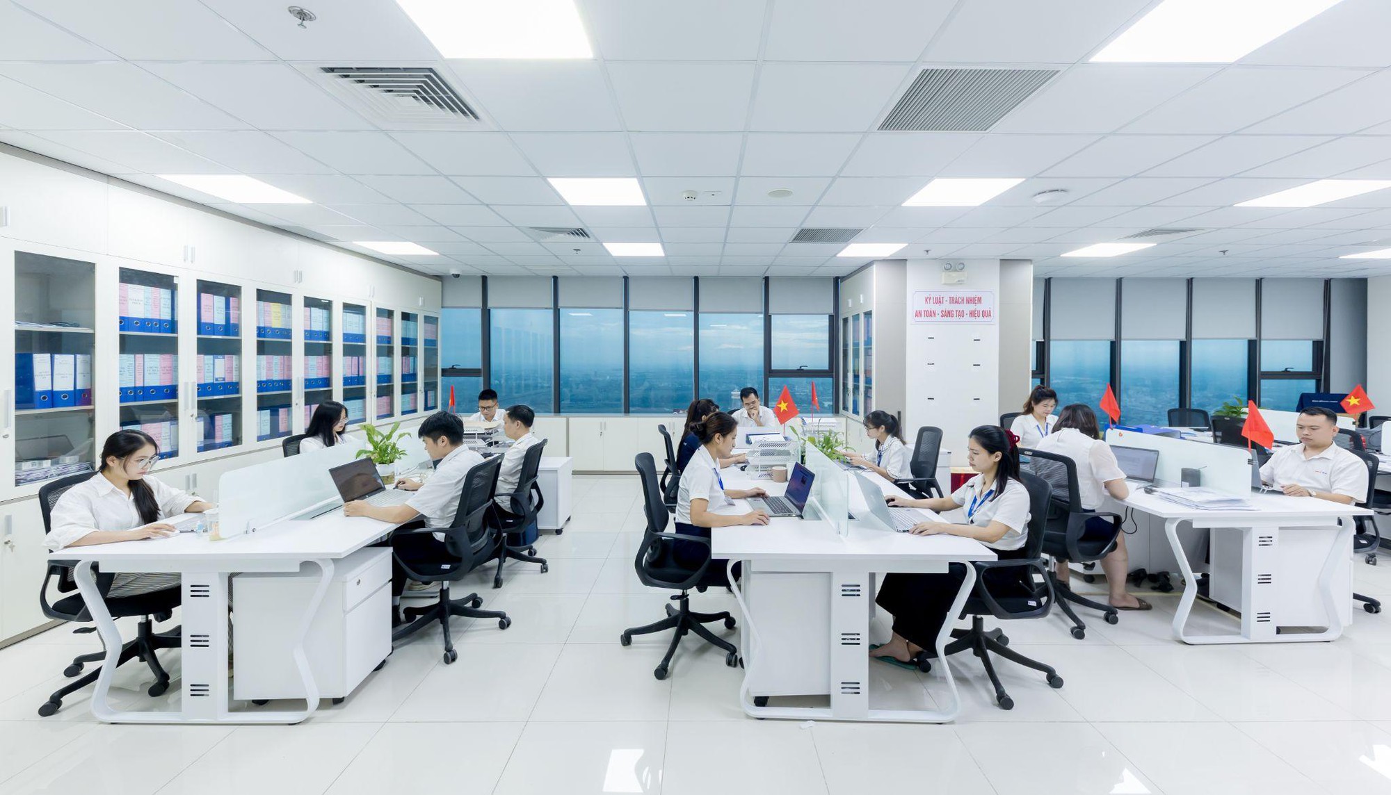 Tưởng đống giấy lộn, ai ngờ lại là 