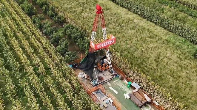 45 giàn khoan hoạt động đồng thời, 1.000 kỹ sư huy động - vỡ oà phát hiện mỏ vàng đơn lẻ lớn nhất lịch sử trữ lượng hơn 1.444 tấn - Ảnh 1.