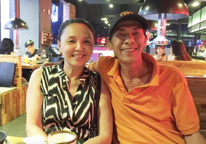 Chị Út Tịch phim 'Mẹ vắng nhà': Bỏ diễn bán cà phê, sống bình dị bên chồng NSND- Ảnh 4.