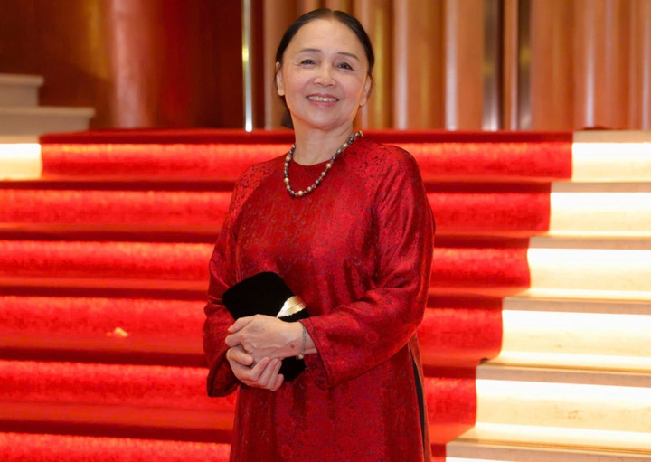 Chị Út Tịch phim 'Mẹ vắng nhà': Bỏ diễn bán cà phê, sống bình dị bên chồng NSND- Ảnh 5.