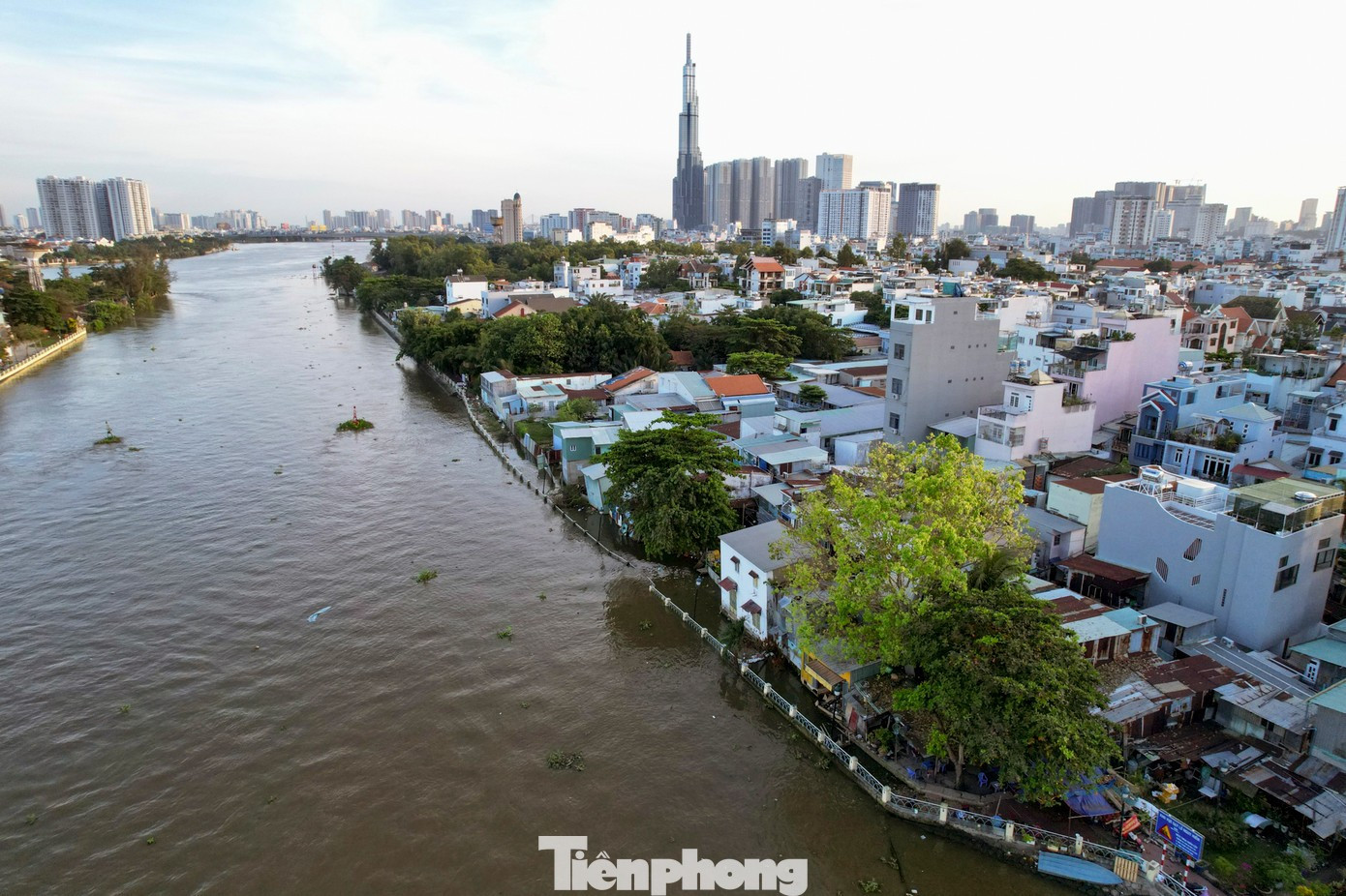 TPHCM 'đang ch&igrave;m' nhanh thứ 2 thế giới, giải cứu si&ecirc;u đ&ocirc; thị như n&agrave;o?- Ảnh 3.
