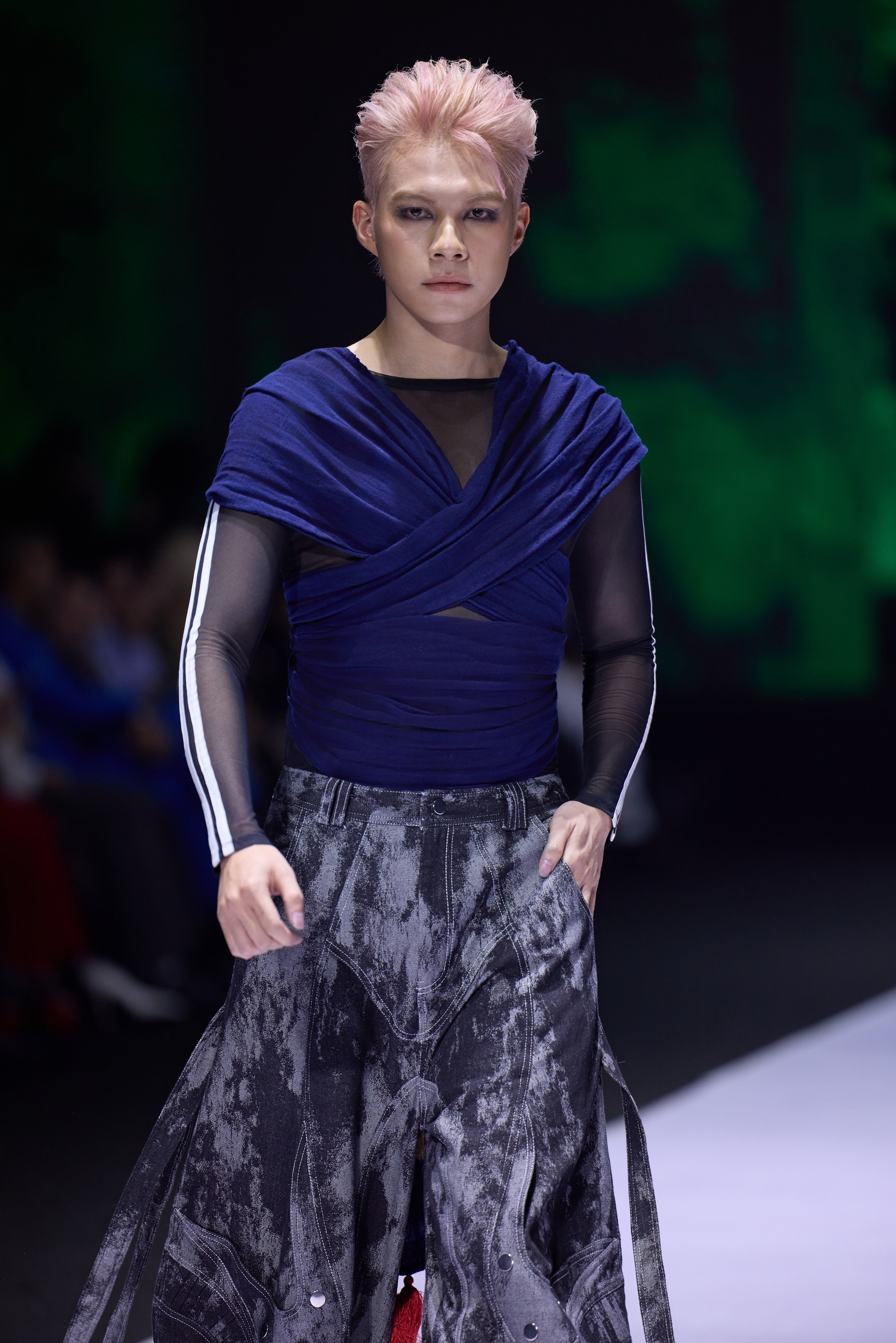 Hoa hậu Sella Trương xuất hiện cuốn hút, mở màn show của NTK Phạm Trần Thu Hằng- Ảnh 9.