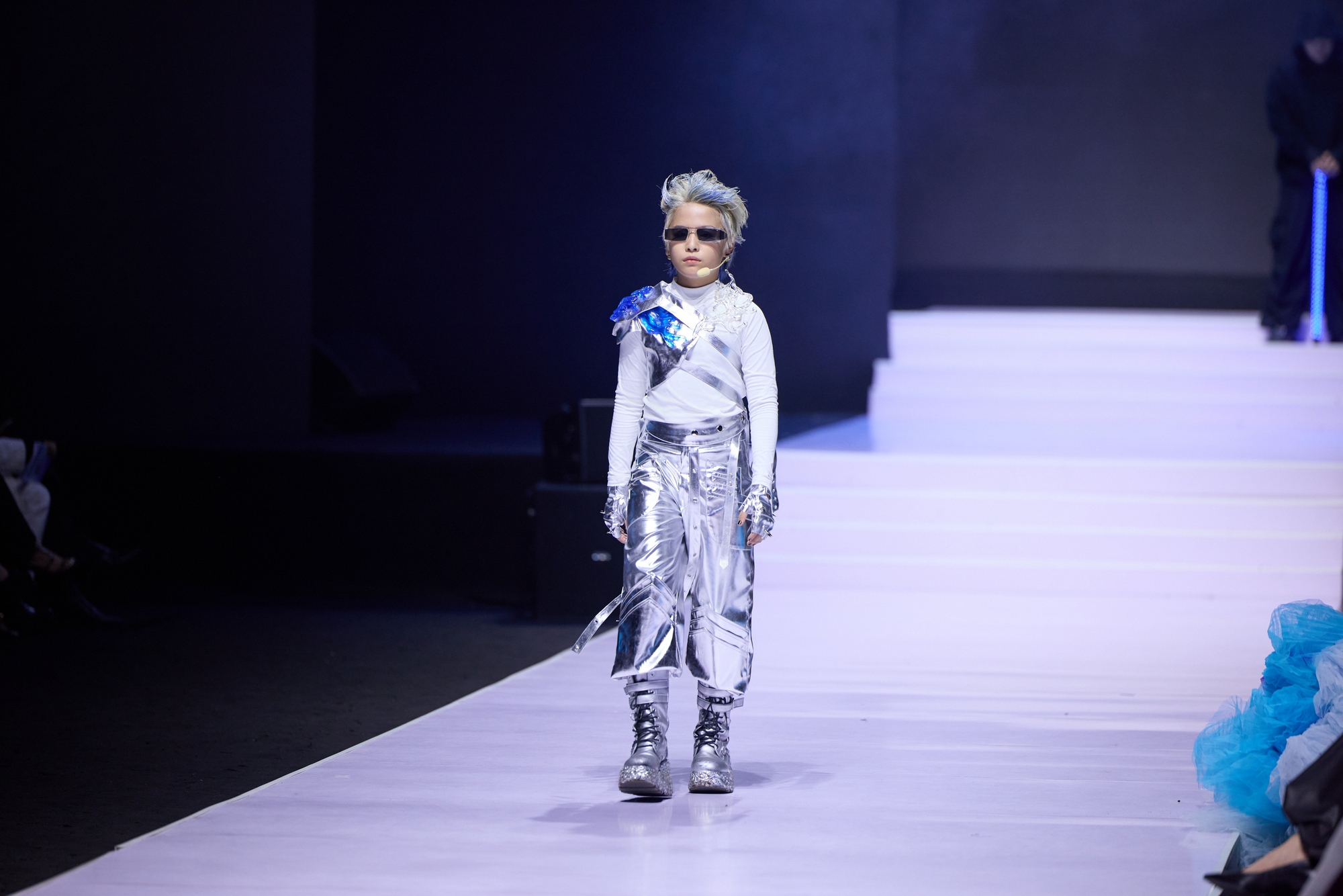 Hoa hậu Sella Trương xuất hiện cuốn hút, mở màn show của NTK Phạm Trần Thu Hằng- Ảnh 14.