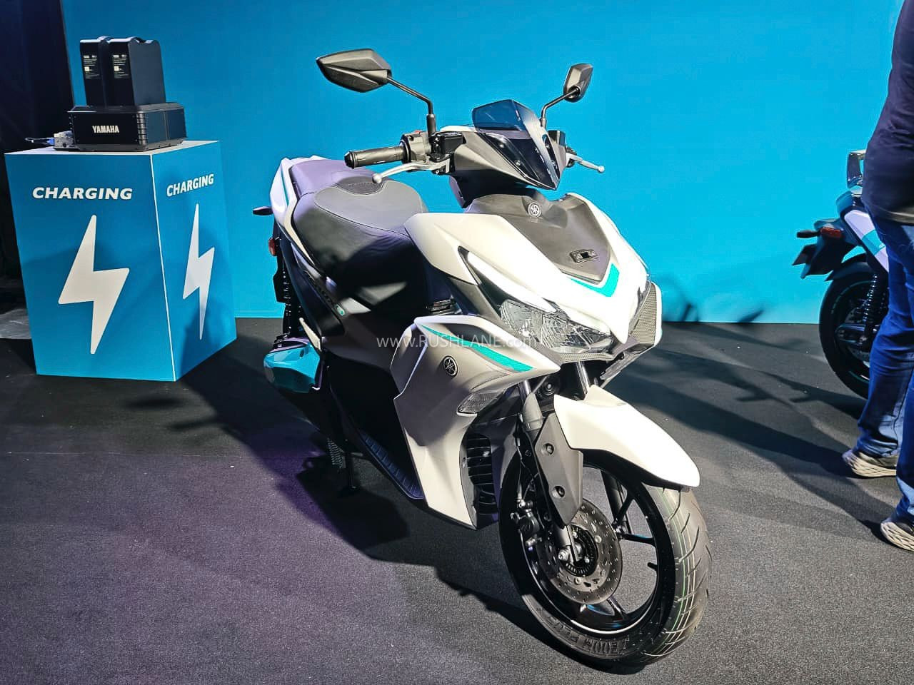Cận cảnh Yamaha NVX phiên bản chạy điện- Ảnh 10.