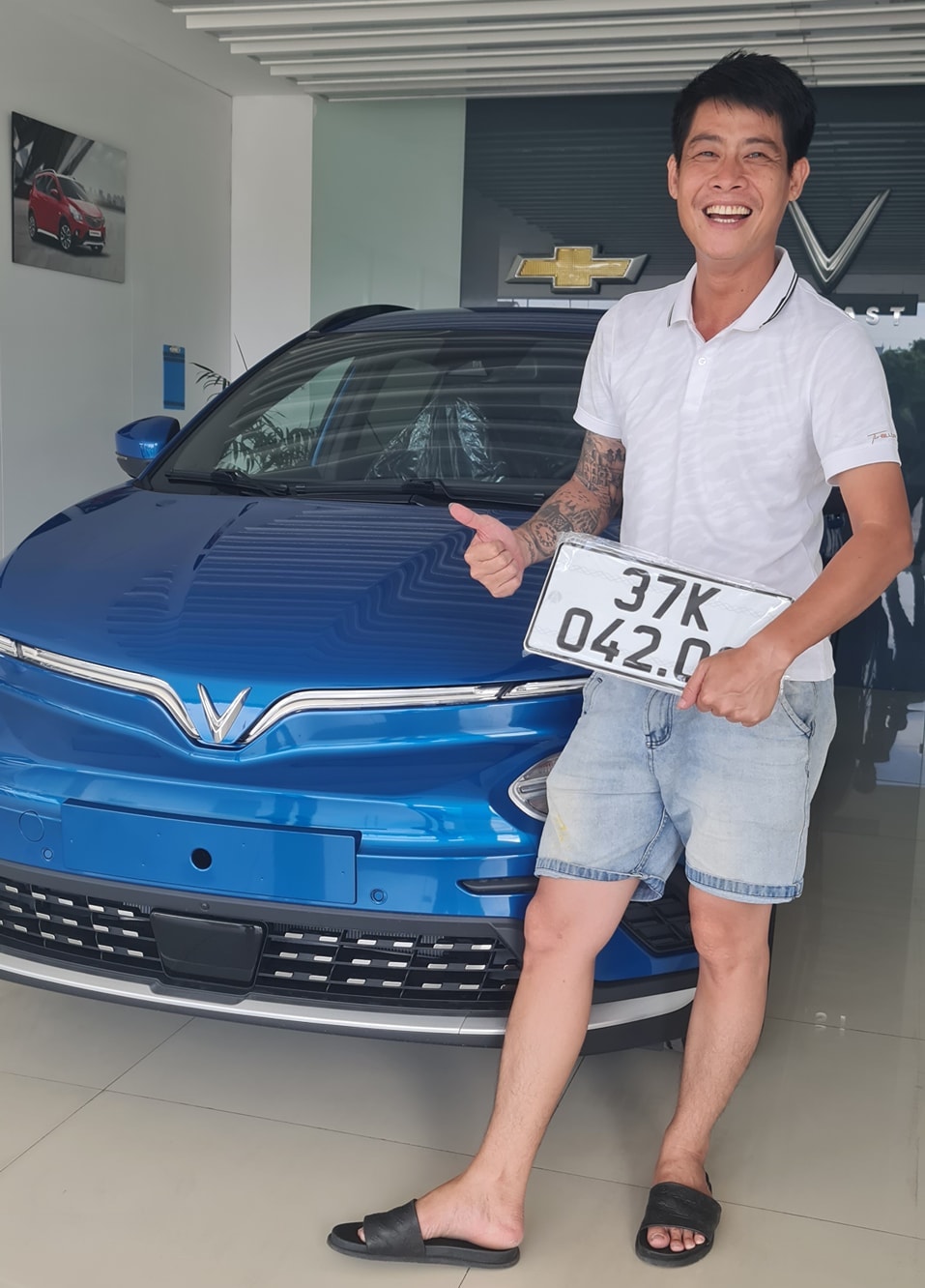 Từng sở hữu cả Camry, Lexus và mobihome nay chỉ trung thành với VinFast, chủ xe chia sẻ: ‘Xe điện là pin dự phòng khổng lồ mà chỉ trải qua bão lụt, mất điện mới nhận ra’- Ảnh 1.