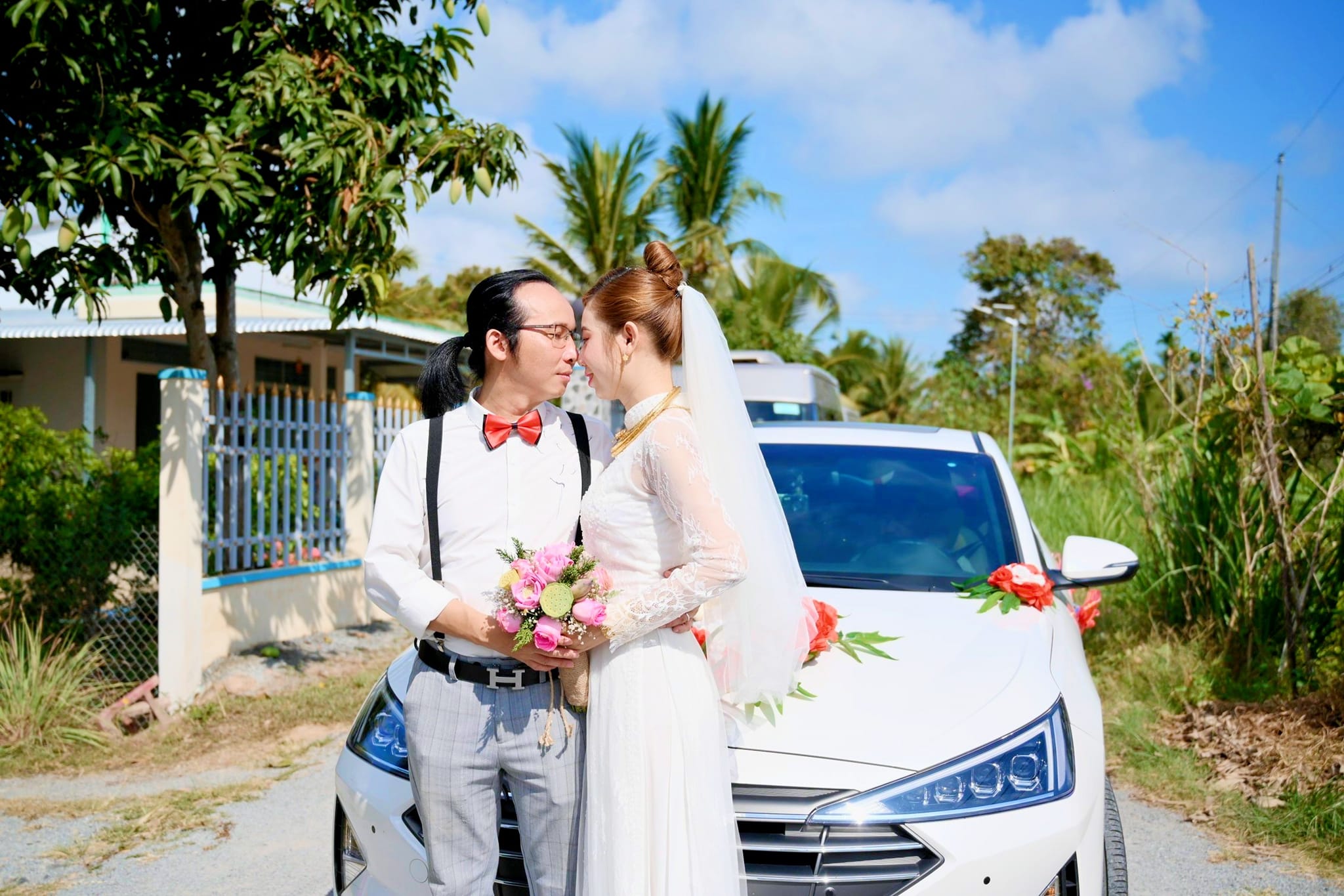 C&ocirc; g&aacute;i xinh xắn lấy chồng khiếm thị hơn 18 tuổi, tiết lộ bất ngờ về cuộc n&oacute;i chuyện với vợ cũ của chồng- Ảnh 3.