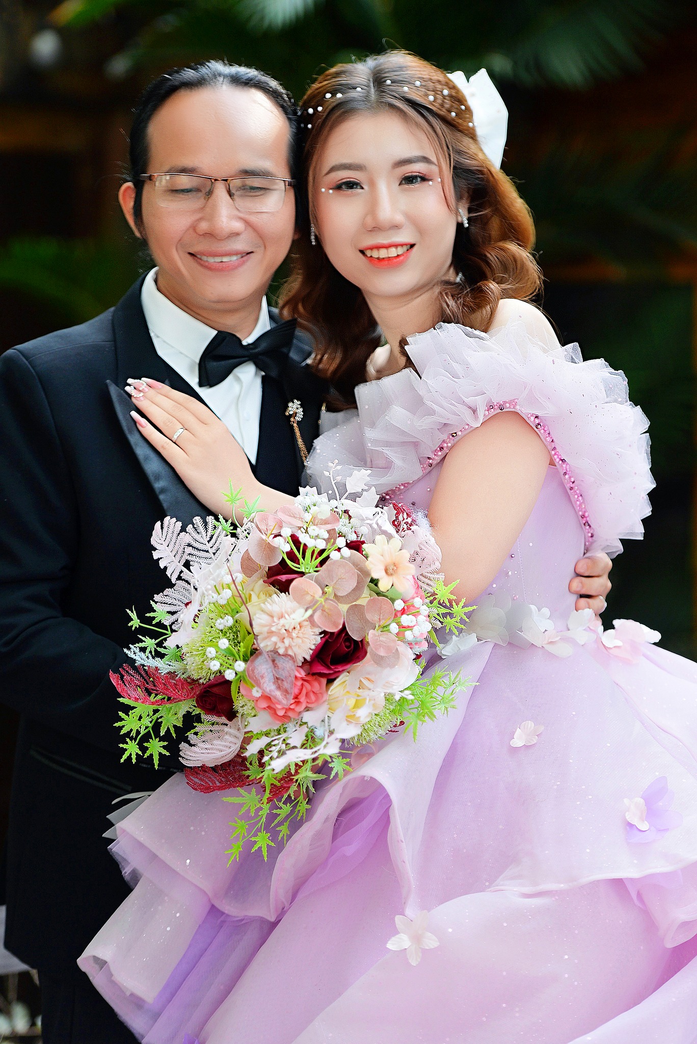 C&ocirc; g&aacute;i xinh xắn lấy chồng khiếm thị hơn 18 tuổi, tiết lộ bất ngờ về cuộc n&oacute;i chuyện với vợ cũ của chồng- Ảnh 4.