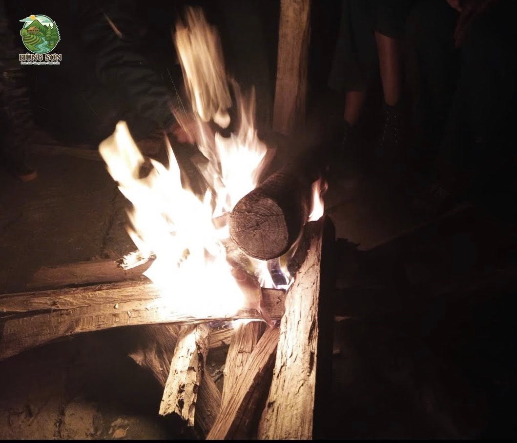 Sạt lở kinh hoàng ở Đà Nẵng: "Về đi em, con khát sữa đòi mẹ"!- Ảnh 4. Sạt lở kinh hoàng ở Đà Nẵng: "Về đi em, con khát sữa đòi mẹ"!- Ảnh 4.