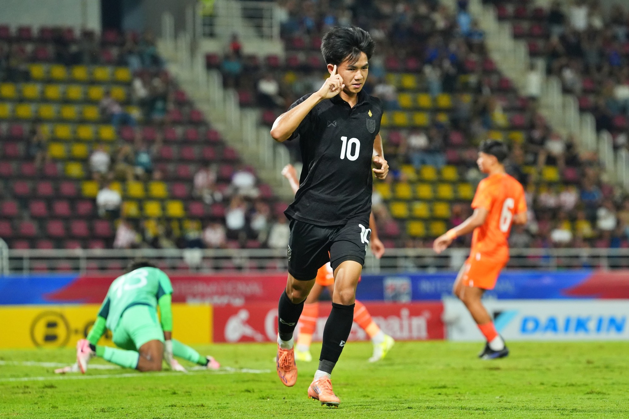 Thắng thuyết phục đội bóng xứ tỷ dân, tuyển Thái Lan đe dọa “cú ăn ba” của HLV Kim Sang-sik- Ảnh 1. Thắng thuyết phục đội bóng xứ tỷ dân, tuyển Thái Lan đe dọa “cú ăn ba” của HLV Kim Sang-sik- Ảnh 1.