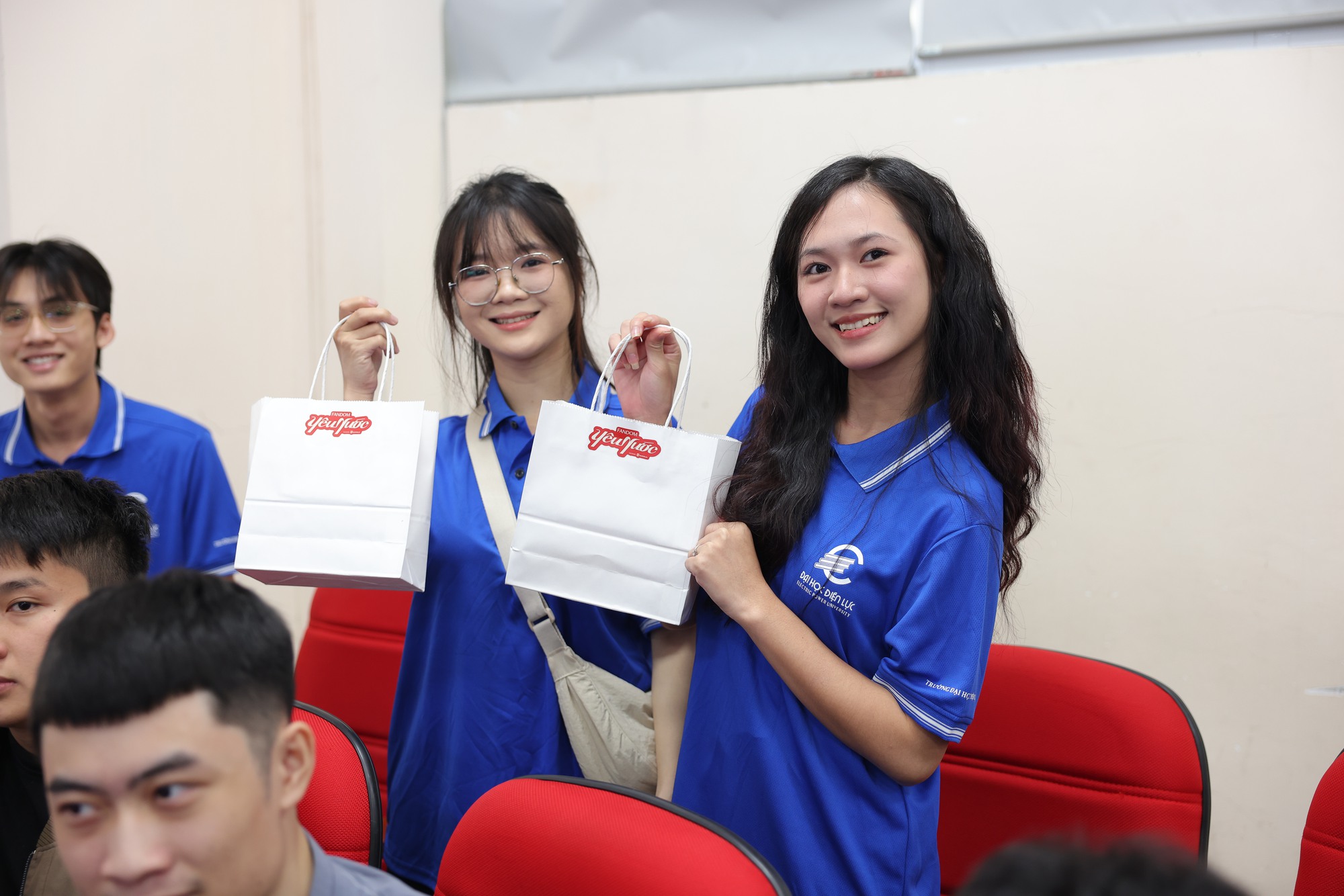 Sinh viên Đại học Điện lực hùng biện về xe điện: giàu sức thuyết phục, có lẽ vì các em có chuyên môn về điện!- Ảnh 6. Sinh viên Đại học Điện lực hùng biện về xe điện: giàu sức thuyết phục, có lẽ vì các em có chuyên môn về điện!- Ảnh 6.