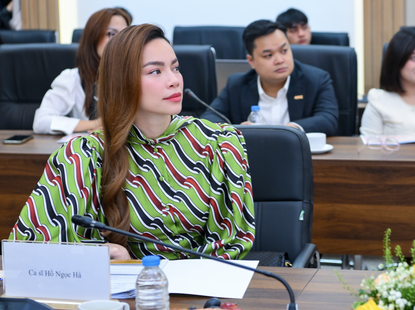 Ảnh: Hồ Ngọc Hà xuất hiện cùng Hội đồng Giám khảo trong vòng Chung kết Human Act Prize 2025- Ảnh 3. Ảnh: Hồ Ngọc Hà xuất hiện cùng Hội đồng Giám khảo trong vòng Chung kết Human Act Prize 2025- Ảnh 3.