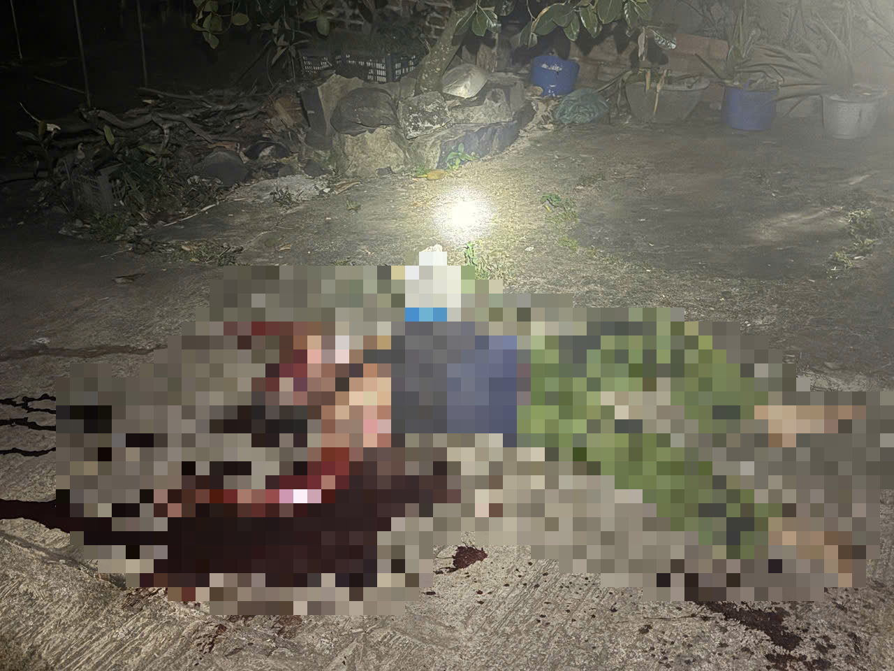 Hiện trường vụ án nghiêm trọng ở Đắk Lắk, 1 người gục chết tại chỗ- Ảnh 1. Hiện trường vụ án nghiêm trọng ở Đắk Lắk, 1 người gục chết tại chỗ- Ảnh 1.