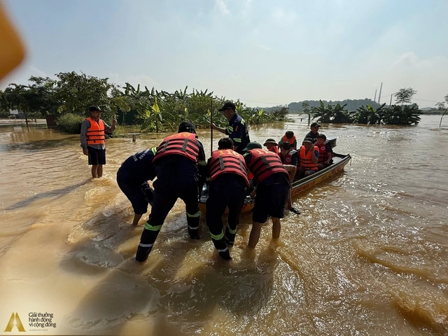 Hồ Ngọc Hà xúc động tặng 500 triệu đồng cho 2 dự án của Giải thưởng Hành động vì Cộng đồng 2025- Ảnh 2. Hồ Ngọc Hà xúc động tặng 500 triệu đồng cho 2 dự án của Giải thưởng Hành động vì Cộng đồng 2025- Ảnh 2.