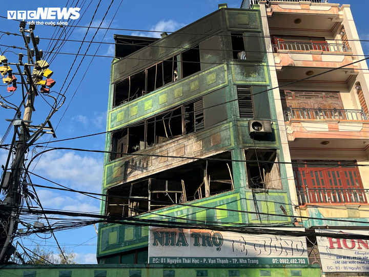 Cháy nhà trọ ở Nha Trang lúc rạng sáng, nhiều người hoảng loạn bỏ chạy- Ảnh 2.