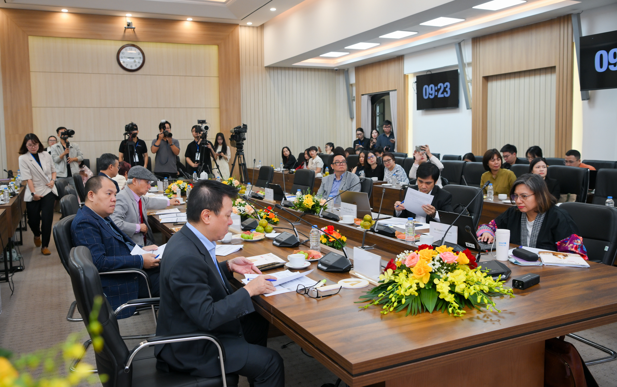 Từ "2.000đ biến thành 196 tỷ" đến "chàng shipper" phục dựng 8.000 ảnh liệt sĩ: Hành trình ấn tượng tại Human Act Prize 2025- Ảnh 1. Từ "2.000đ biến thành 196 tỷ" đến "chàng shipper" phục dựng 8.000 ảnh liệt sĩ: Hành trình ấn tượng tại Human Act Prize 2025- Ảnh 1.