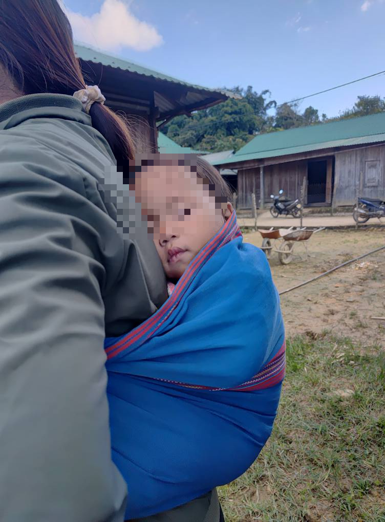 Sạt lở kinh hoàng ở Đà Nẵng: "Về đi em, con khát sữa đòi mẹ"!- Ảnh 6. Sạt lở kinh hoàng ở Đà Nẵng: "Về đi em, con khát sữa đòi mẹ"!- Ảnh 6.