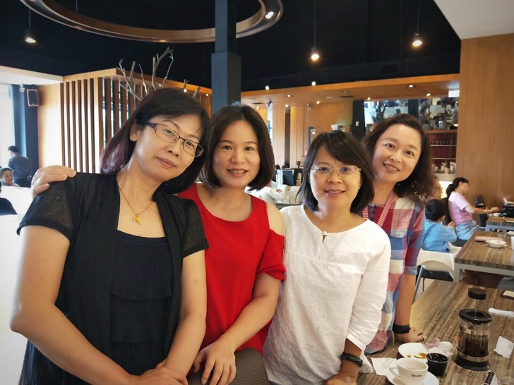 Họp lớp sau 20 năm: Nhìn cách dùng tiền là biết ai thật sự vững – ai chỉ đang cố tỏ ra giàu- Ảnh 4. Họp lớp sau 20 năm: Nhìn cách dùng tiền là biết ai thật sự vững – ai chỉ đang cố tỏ ra giàu- Ảnh 4.