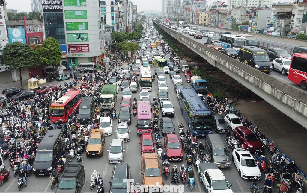 H&agrave; Nội: Chuyển đổi sang phương tiện xanh l&agrave; vấn đề nhạy cảm, nhưng kh&ocirc;ng thể tr&igrave; ho&atilde;n- Ảnh 2.