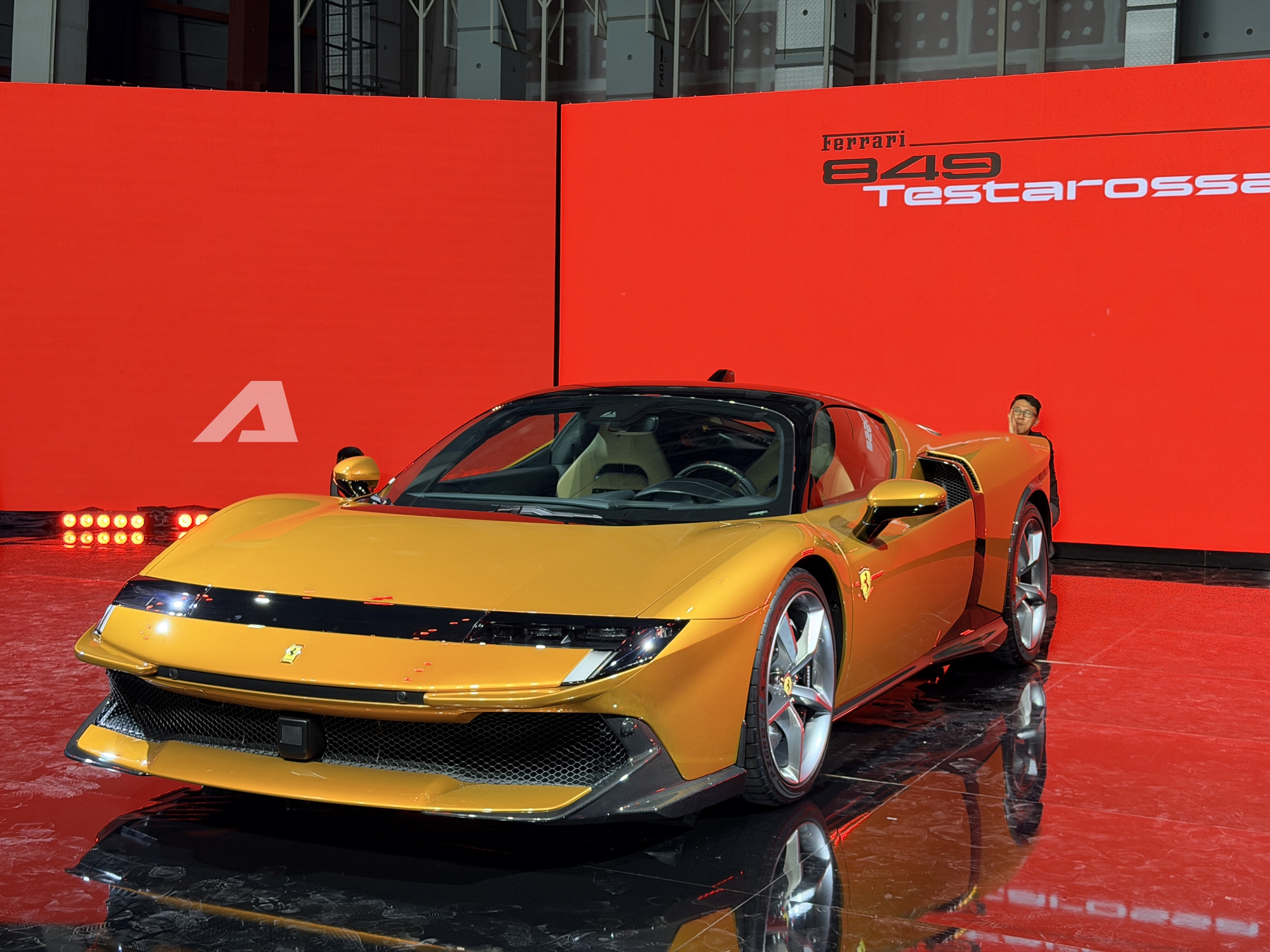 Sang Thái xem Ferrari 849 Testarossa về Việt Nam năm sau: Giá từ 35 tỷ đồng, số lượng giới hạn, đã có khách Việt đầu tiên đặt mua- Ảnh 15. Sang Thái xem Ferrari 849 Testarossa về Việt Nam năm sau: Giá từ 35 tỷ đồng, số lượng giới hạn, đã có khách Việt đầu tiên đặt mua- Ảnh 15.