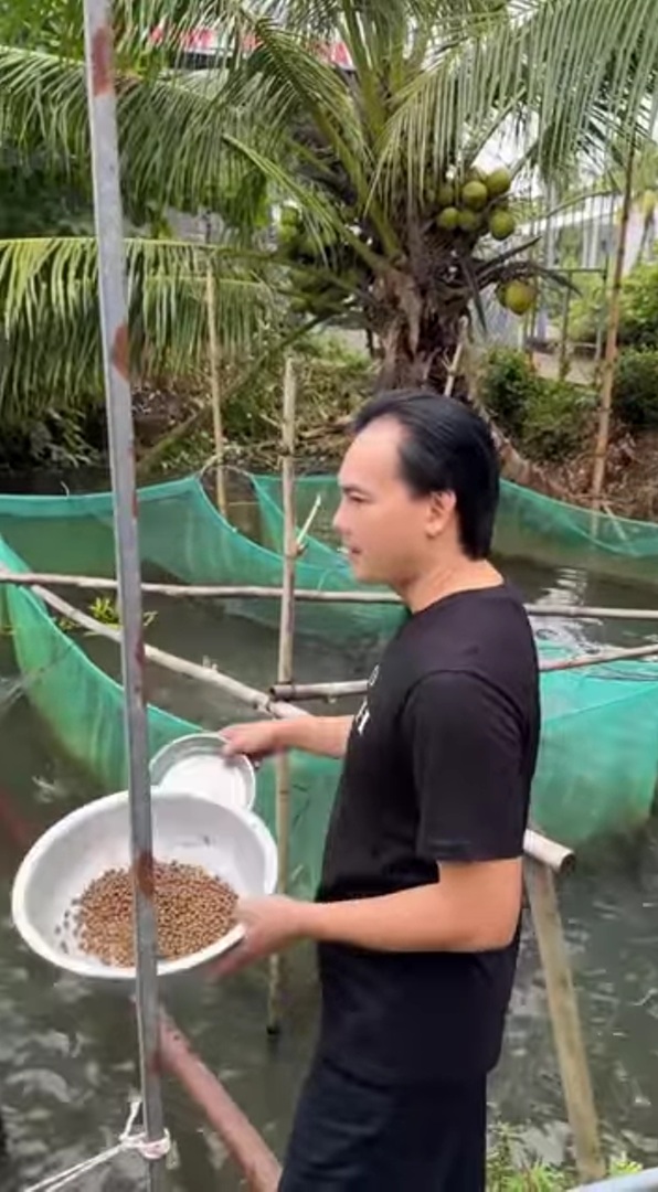 Nam NSƯT từ Mỹ về, bỏ biệt thự TP.HCM về quê trồng rau, nuôi cá- Ảnh 1.