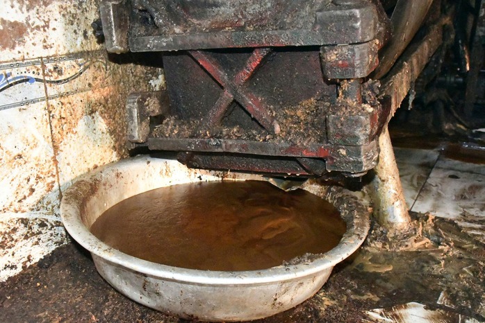 Công an Đà Nẵng phát hiện cơ sở chế biến mỡ động vật trái phép trong nghĩa trang - Ảnh 4.