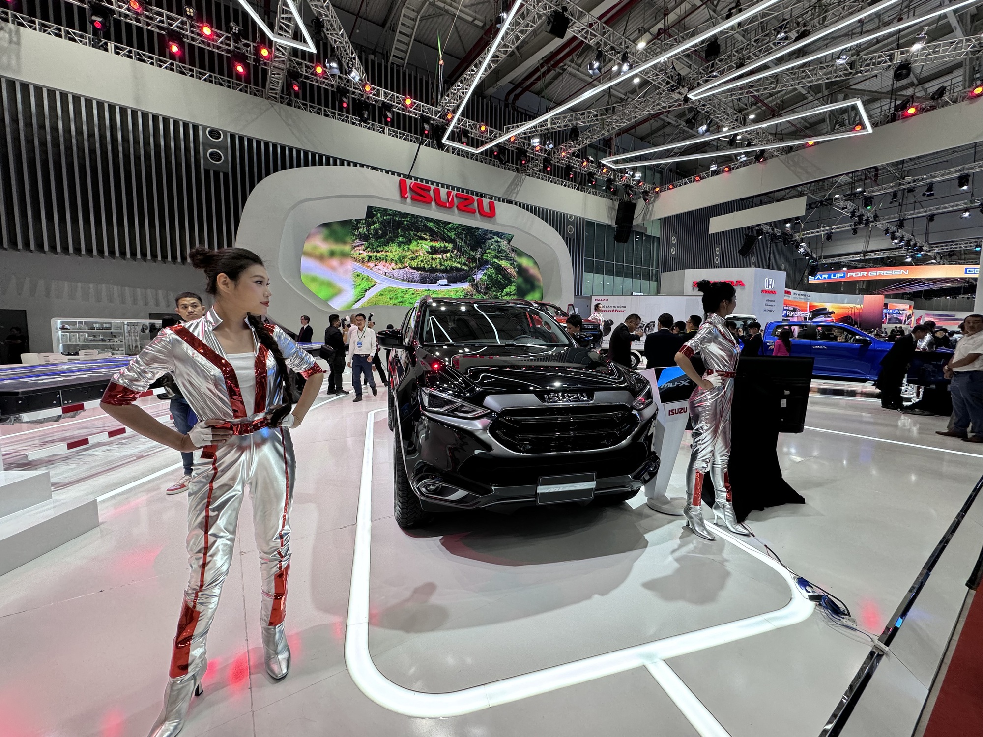 Nhiều mẫu ô tô ế ẩm, doanh số rớt mạnh- Ảnh 5. Nhiều mẫu ô tô ế ẩm, doanh số rớt mạnh- Ảnh 5.