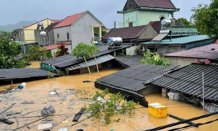 Mỹ viện trợ nửa triệu USD cho Việt Nam khắc phục hậu quả bão lũ- Ảnh 1.