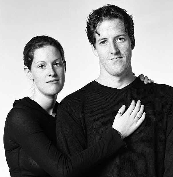 Nhiếp ảnh gia đi tìm 200 người xa lạ giống nhau như sinh đôi để chụp ảnh, kết quả vô cùng chấn động- Ảnh 3.